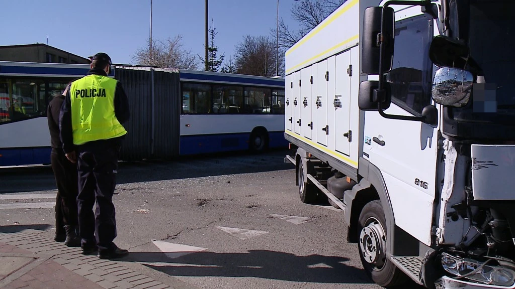 Wejherowo: Zderzenie ciężarówki z autobusem