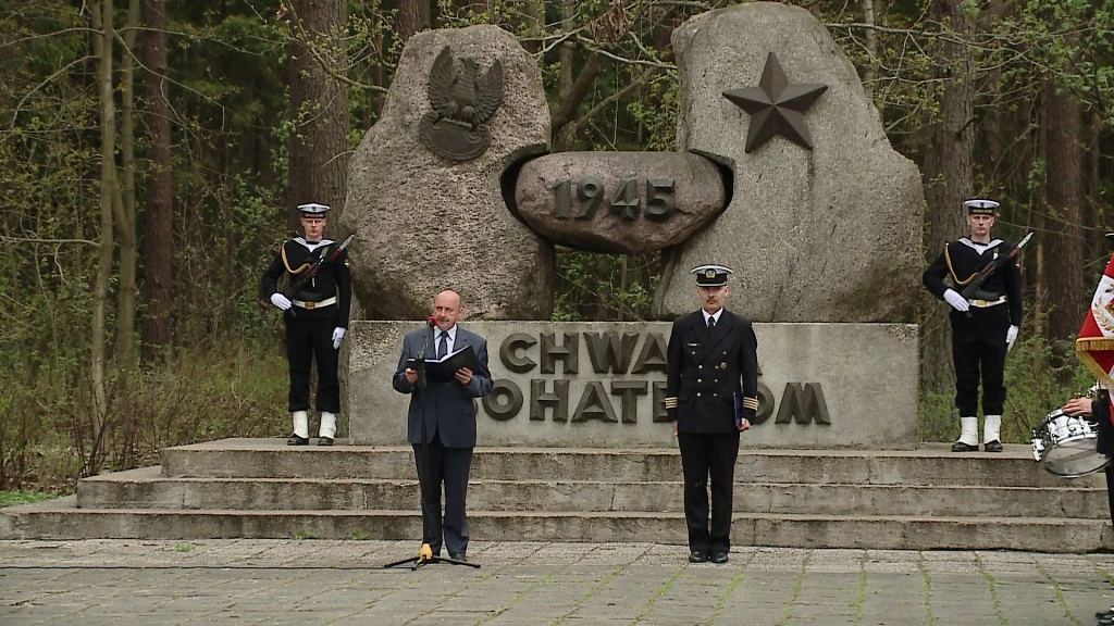 Dzień Zwycięstwa na cmentarzu w Łężycach