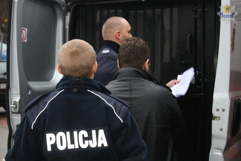 Poszukiwani listami gończymi zostali zatrzymani