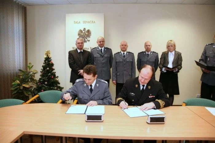 Gdynia: Akademia Marynarki Wojennej podpisała porozumienie z policją