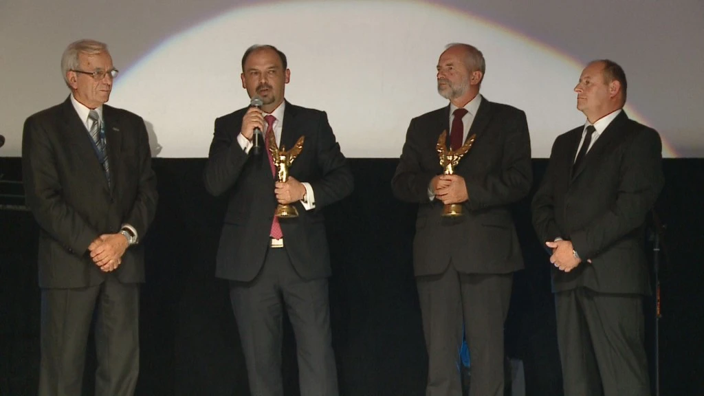 Od lewej: Jerzy Straszewski (prezes PIKE); Bogdan Łaga (TK Chopin), Juliusz Braun (TVP) i Dariusz Schmidtke (TK Chopin)