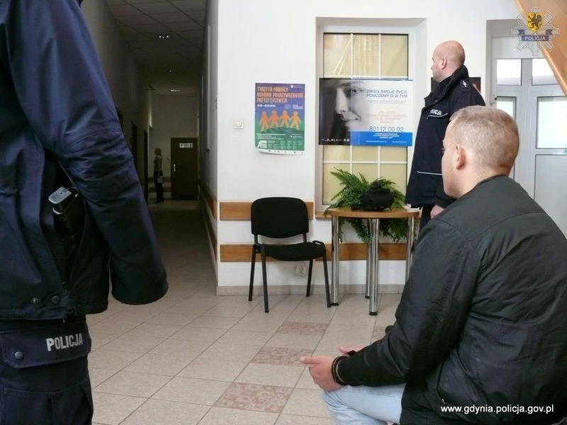 Dwóch "fałszywych wnuczków" w rękach policjantów