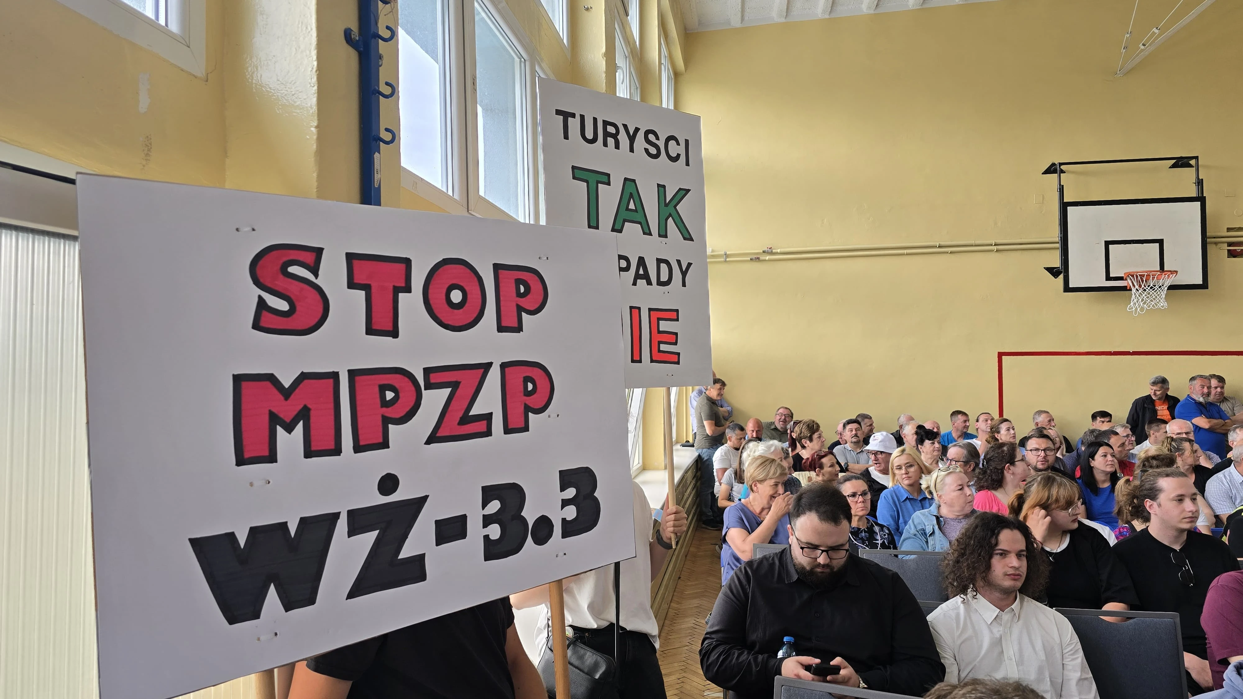 Poniedziałkowa, 14 lipca 2025 roku, sesja Rady Gminy Władysławowo została zwołana w trybie nadzwyczajnym na wniosek burmistrza./źródło: Twoja Telewizja Morska
