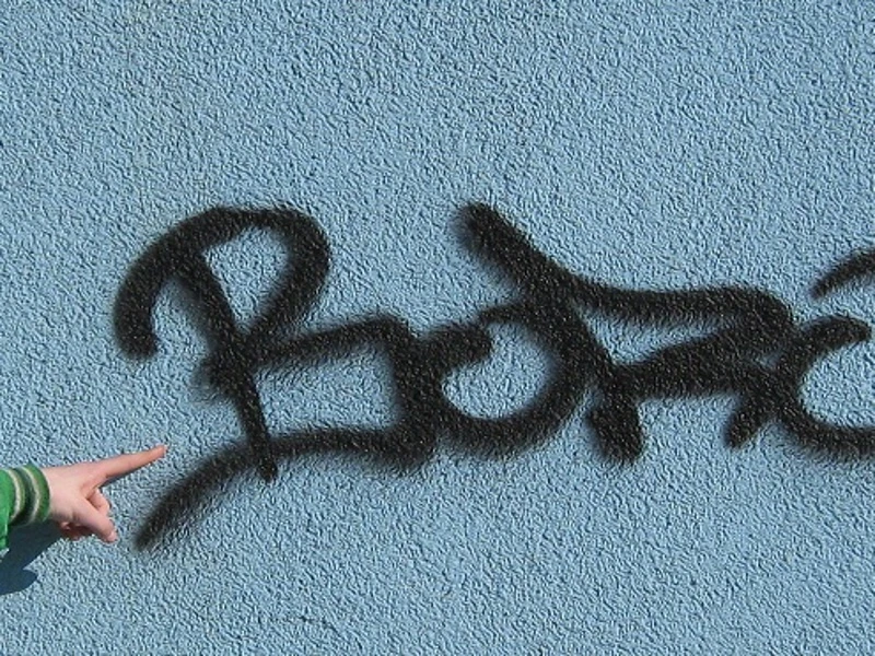 Nieletni odpowiedzą za graffiti