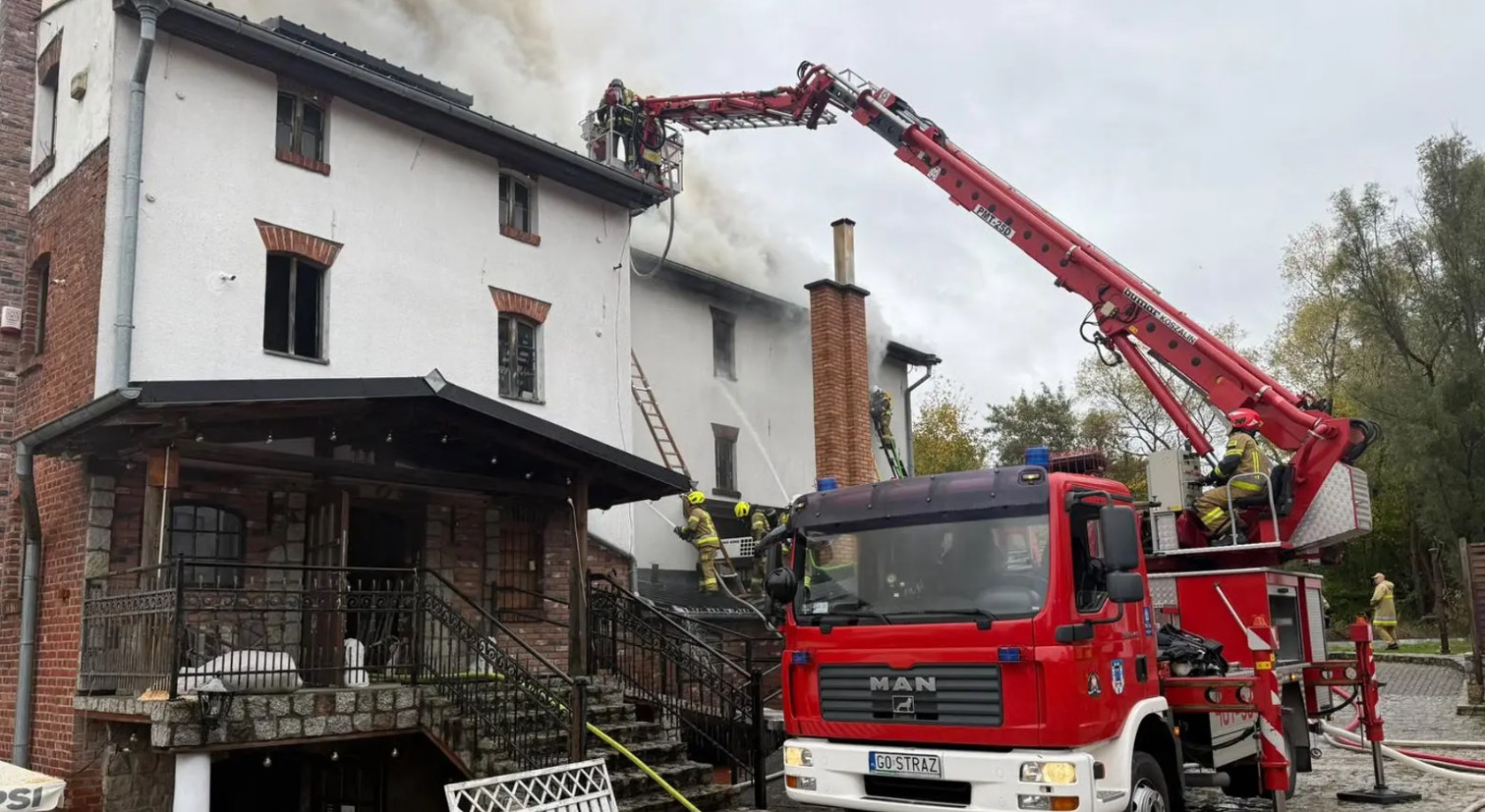 Pożar restauracji w Bytowie. Ogień objął poddasze