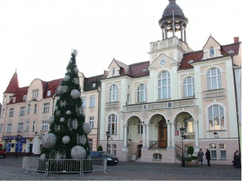 Na wejherowskim rynku stanęła świąteczna choinka