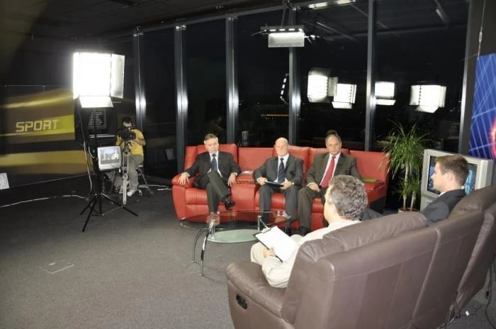 fot. Gabriel Besta / archiwum / Kandydaci w trakcie debat przedwyborczych w Telewizji TTM
