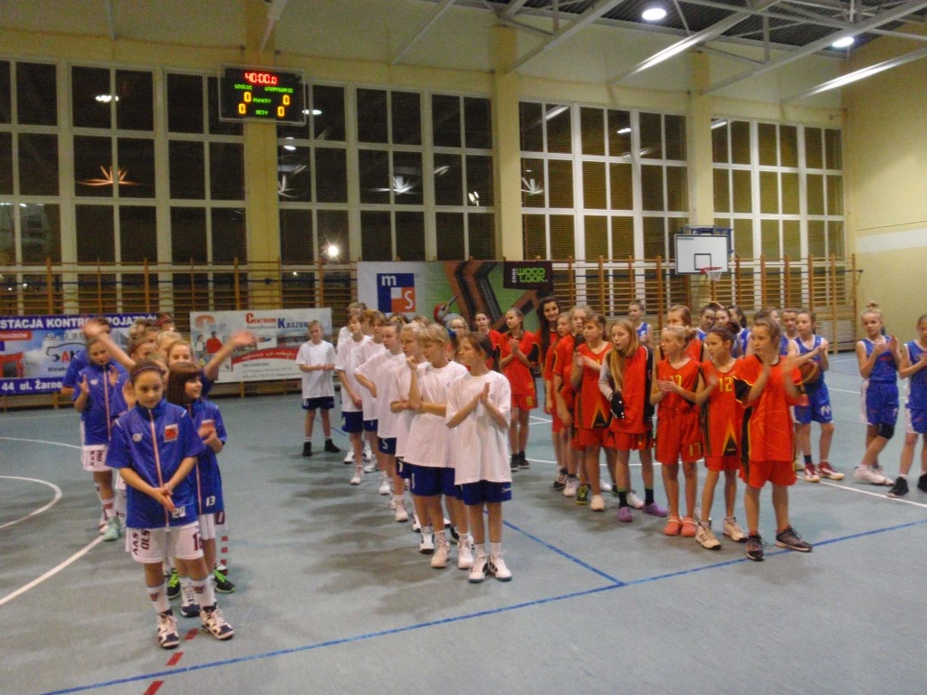 Mikołajkowy turniej kosza wygrał zespół z Olsztyna