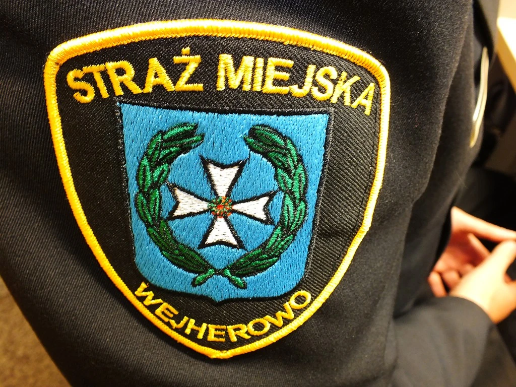 Z pałką i nożami na wejherowskim dworcu