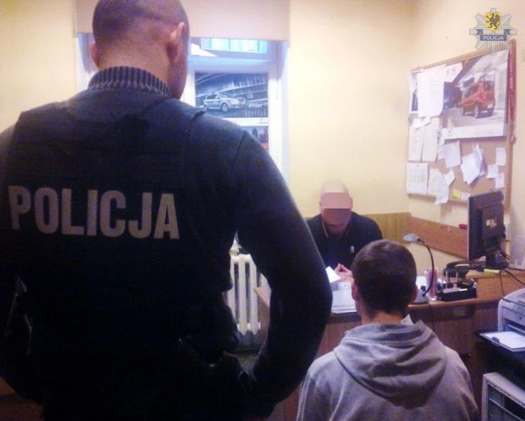 Pobili mężczyznę, który stał na przystanku