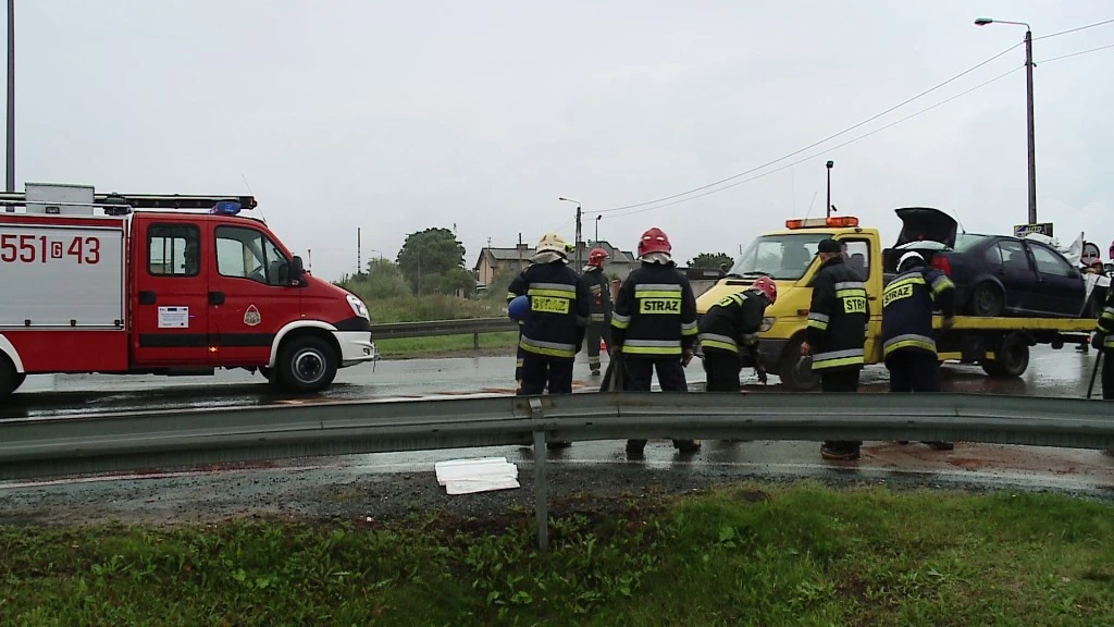 Zderzenie samochodu ciężarowego z osobówką