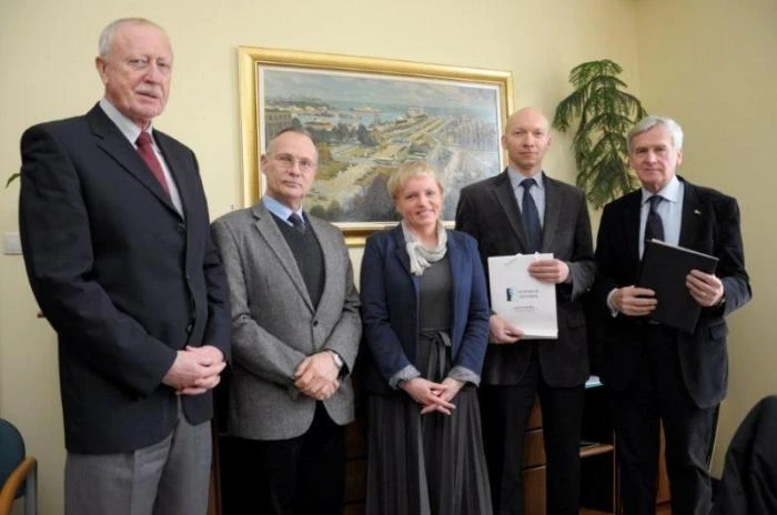 Na zdjęciu (od lewej): Wojciech Pelczarski, zastępca dyrektora MIR-u ds. naukowych, Tomasz Linkowski, dyrektor MIR-u, Ewa Baradziej-Krzyżankowska, rze
