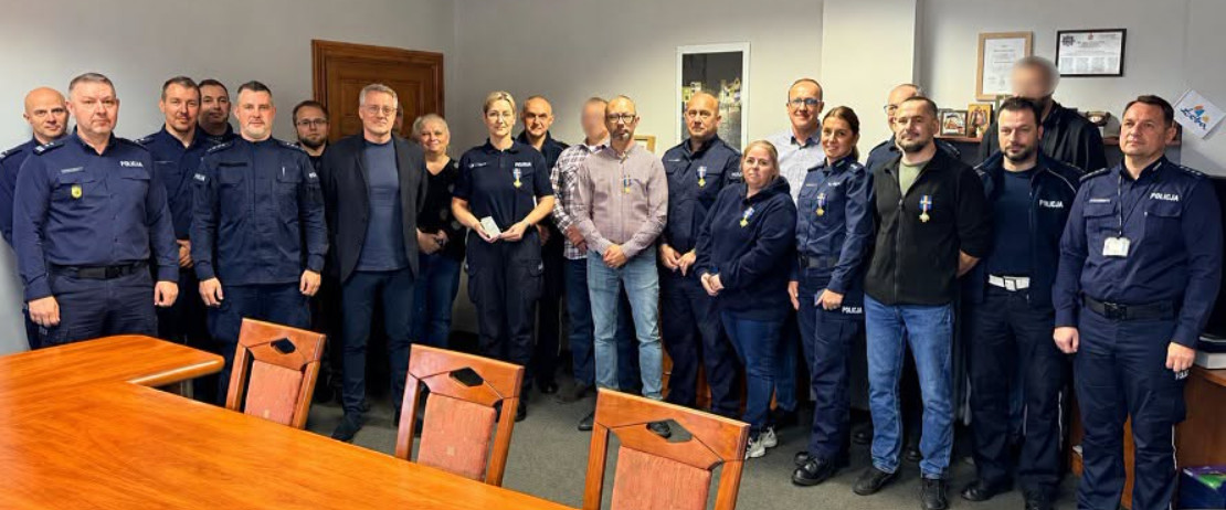 Medale dla policjantów z okazji 35-lecia związku zawodowego