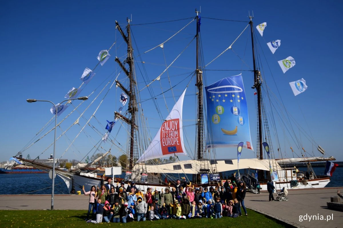 Le Marité i uczniowie SP nr 13 / fot. Paweł Kukla/gdynia.pl