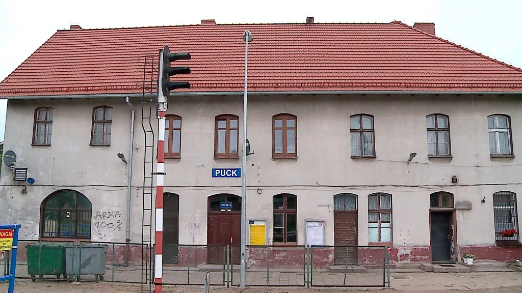 Dworzec w Pucku przed remontem/telewizjattm.pl (archiwum)