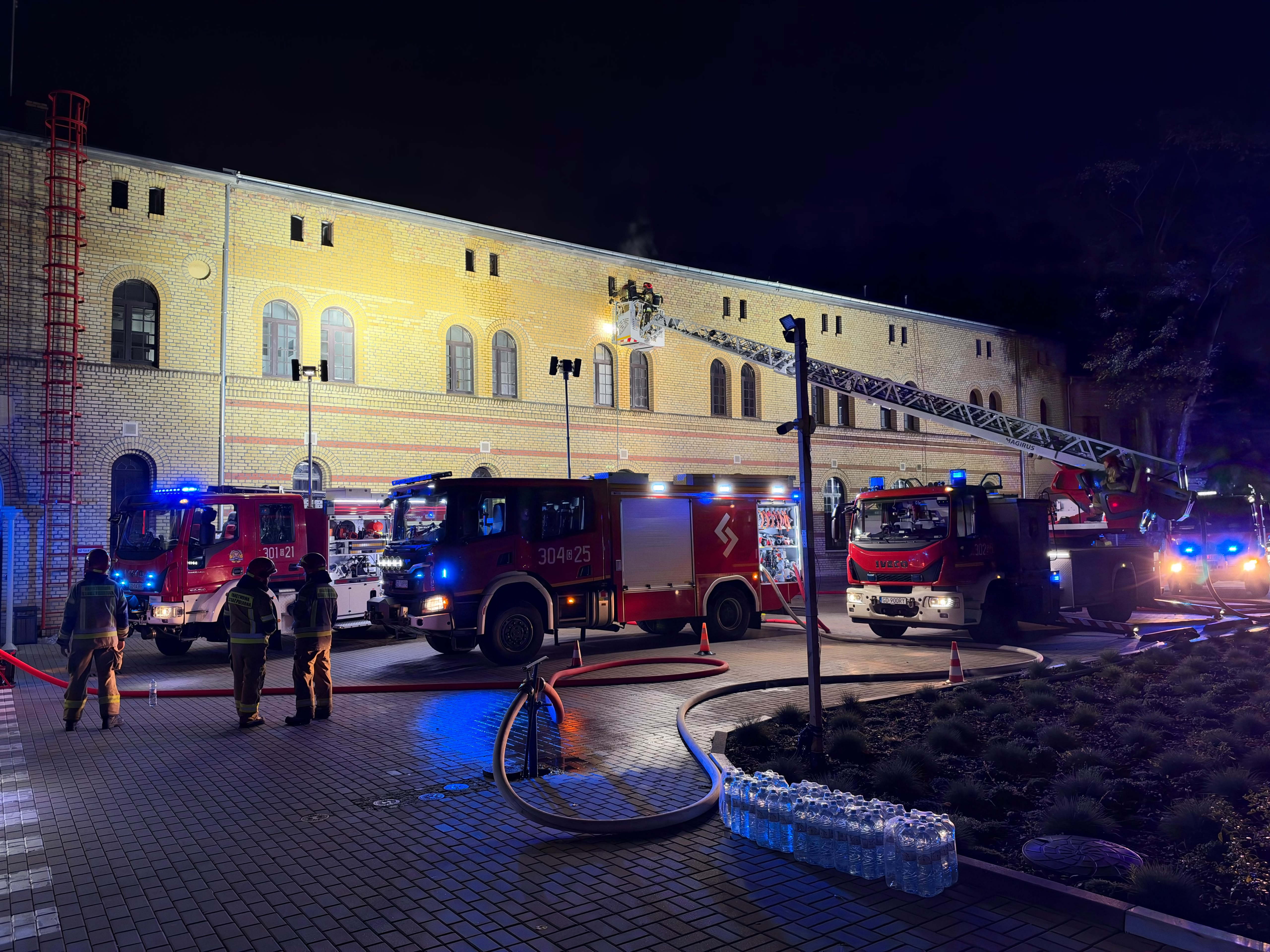 Pożar w centrum miasta. Ewakuowano 10 osób