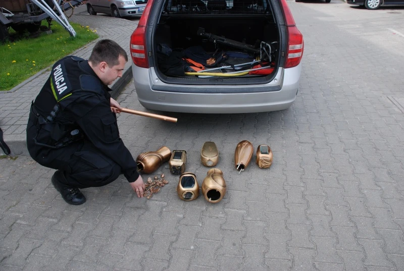 Okradał groby w Kosakowie
