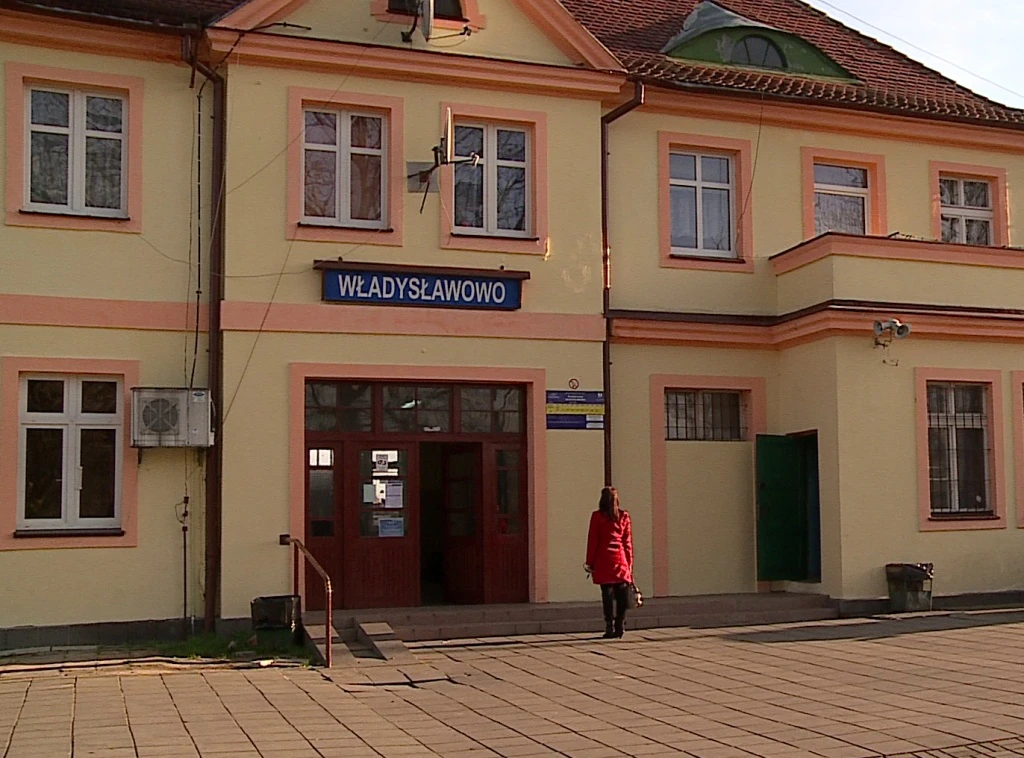 Na Hel nadal autobusem. Latem wrócą pociągi!