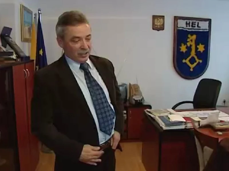 Burmistrz Helu na stanowisku, mimo wyroku