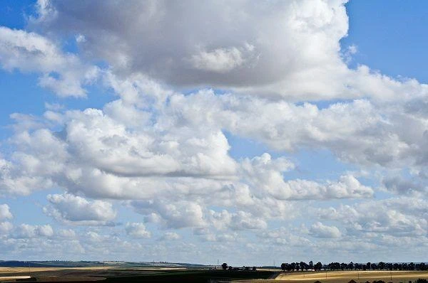 Uwaga! Dziś możliwe burze i grad