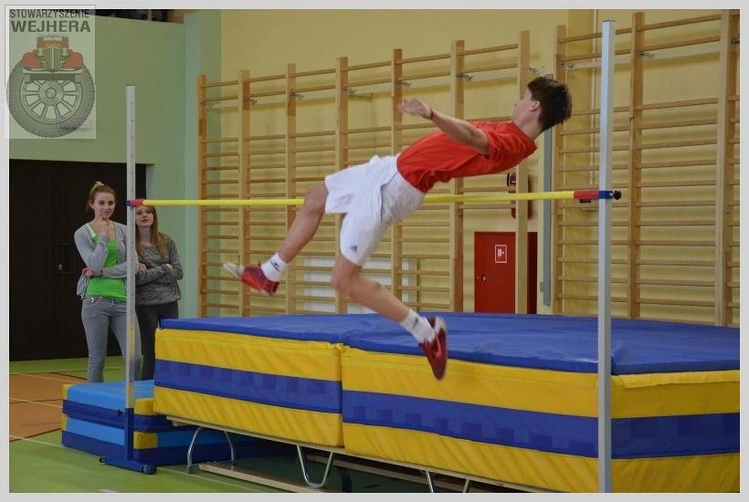 Młodzież rywalizowała w  lekkiej atletyce