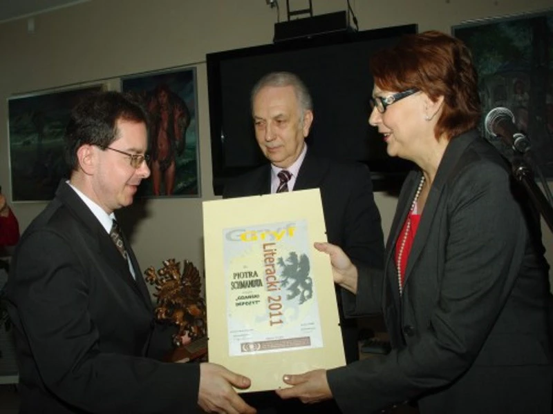 Gryf Literacki 2011 dla dwóch książek