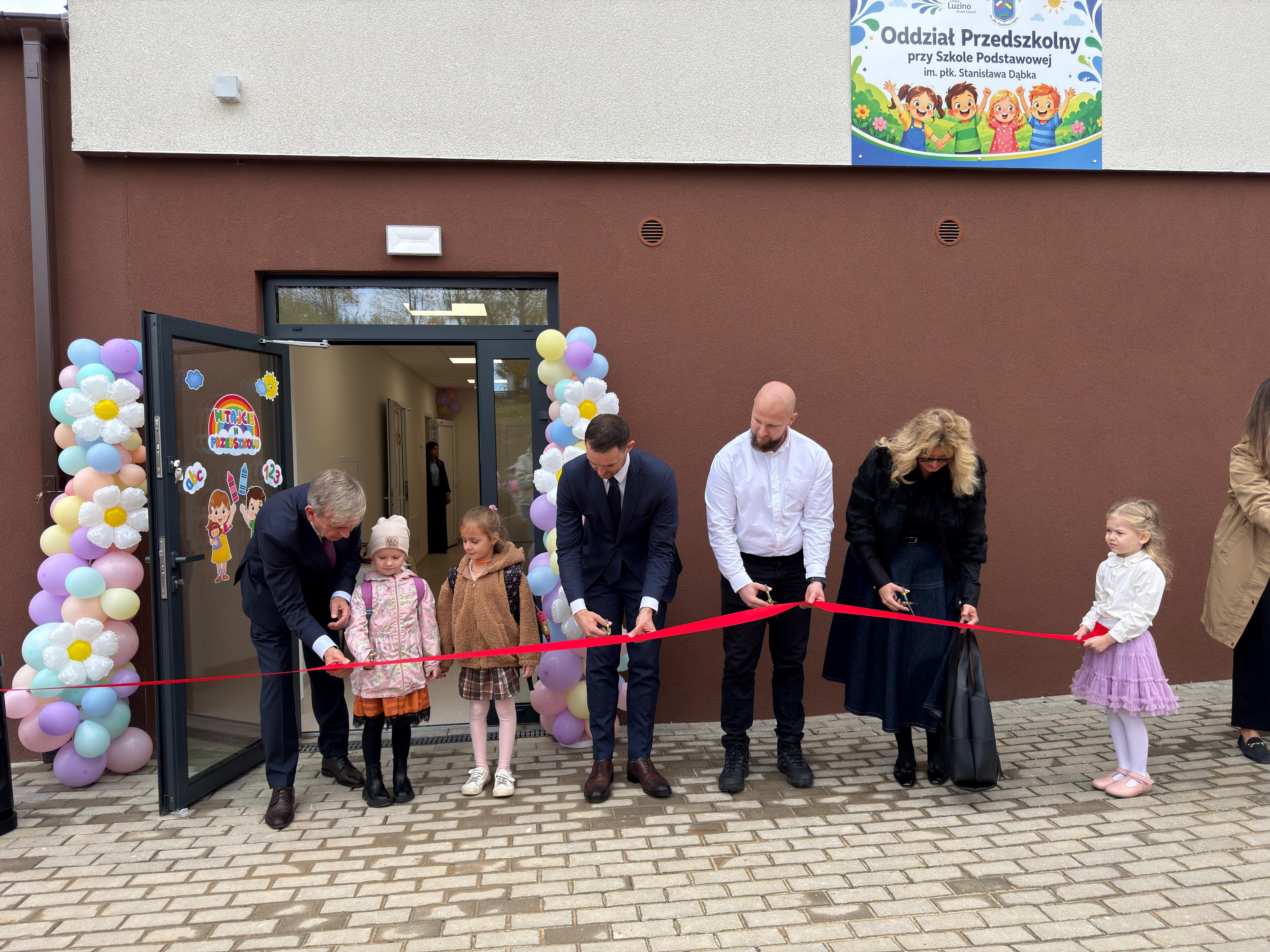 Nowe miejsca dla przedszkolaków w gminie Luzino. Otwarto rozbudowaną część placówki | ZDJĘCIA