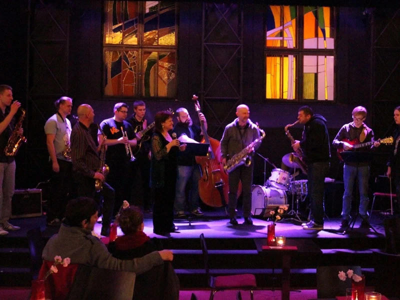 Tea-tralna jam session