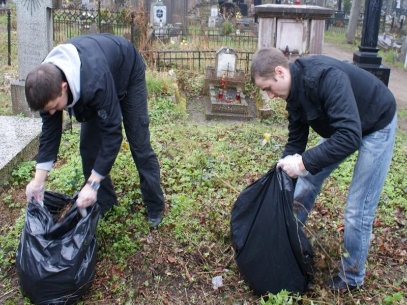 Razem porządkowali wejherowski stary cmentarz