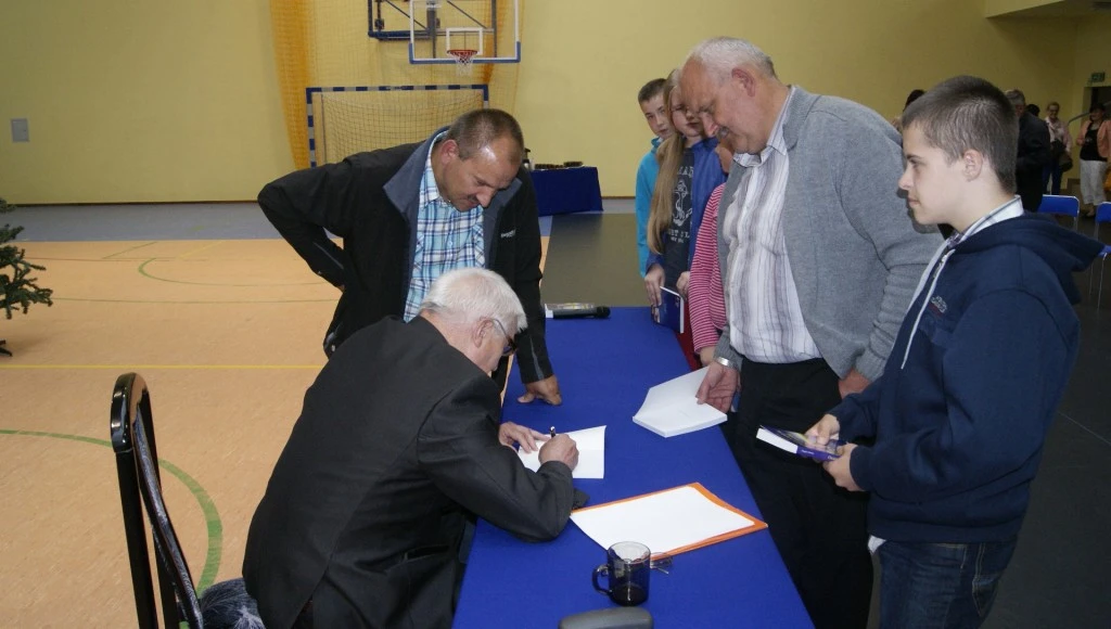 Powstała książka o Gowinie