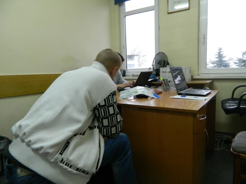 Usiłował się włamać do zaparkowanego samochodu