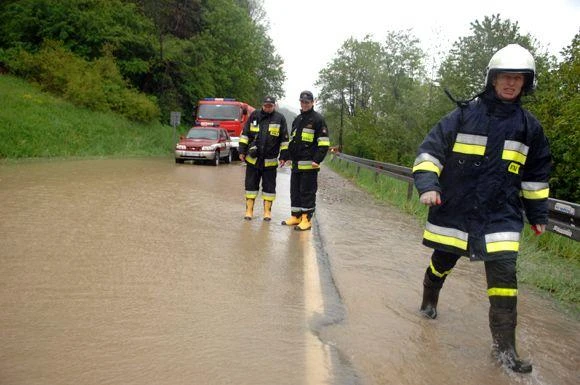Nawałnica nad Pomorzem, podtopione domy w Gdyni Chyloni