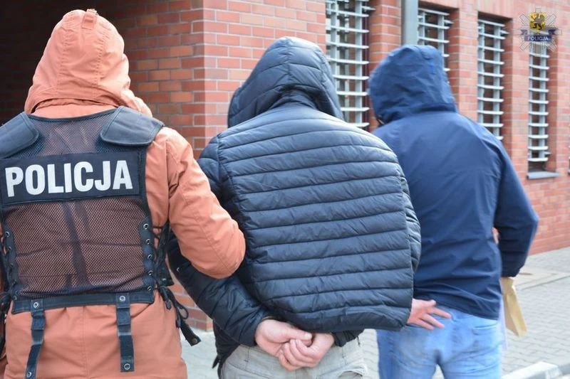 Ukradł kilka tysięcy z biura sklepu
